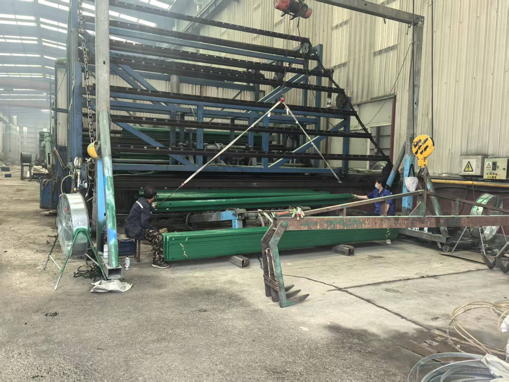 安顺市两波波形护栏环氧锌基波形护栏 - 排名